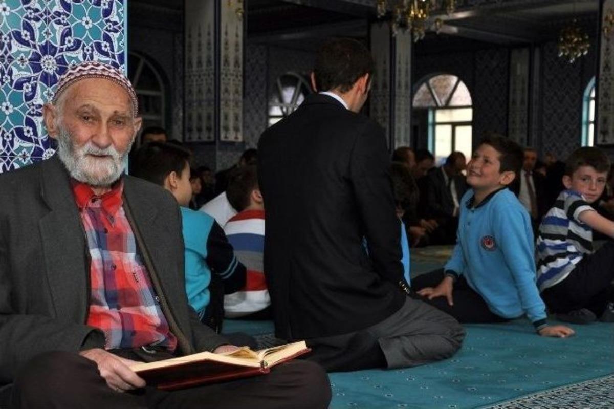 G&uuml;m&uuml;şhane&rsquo;de Gen&ccedil; Hatipler Mimberde Hutbe Okuma Yarışması Yapıldı