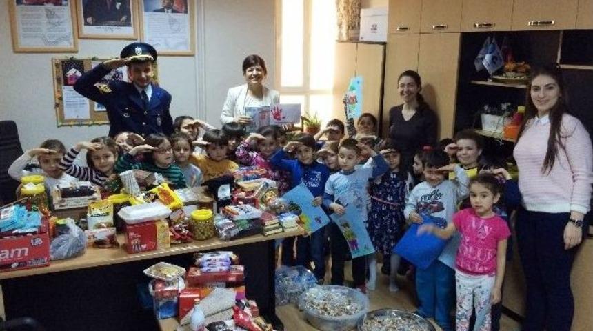 Anaokullu Miniklerden Asker Ve Polis Ağabeylerine Hediye
