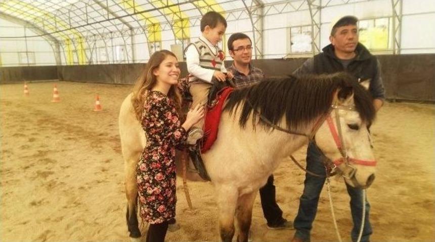 Uşak&rsquo;ta Engelli &Ouml;ğrencilere Unutulmaz Bir G&uuml;n Yaşatıldı