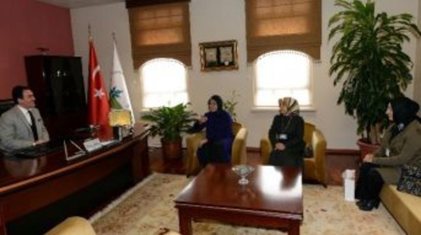 D&uuml;ndar&rsquo;dan G&ouml;n&uuml;l El&ccedil;ilerine Destek