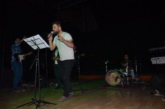 Tatvan Belediyesinden Sınava Hazırlanan &Ouml;ğrencilere Konser Jesti 1