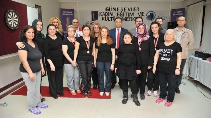 Altındağlı Kadınlar Dart Turnuvası&rsquo;nda 12&rsquo;den Vurdu