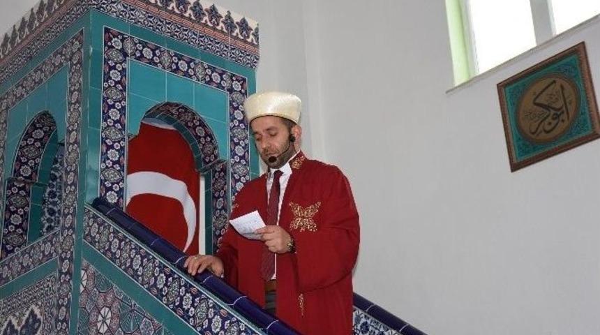 &rsquo;cenk C&uuml;bbesi&rsquo; İle Cuma Namazı Kıldırdı