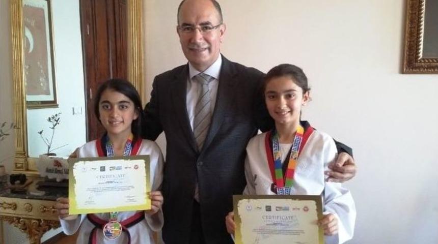 Başarılı Tekvandocular Sevin&ccedil;lerini Kaymakam Nazlı İle Paylaştı