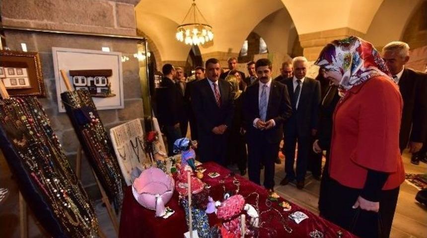 El Emeği G&ouml;z Nuru &Ccedil;alışmaların Sergisi A&ccedil;ıldı