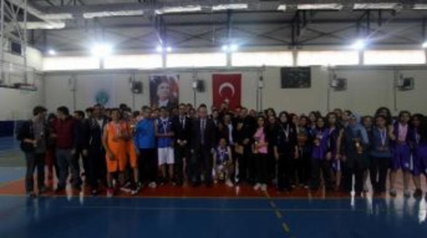 Gen&ccedil;lerde Basketbolun Şampiyonları Belli Oldu