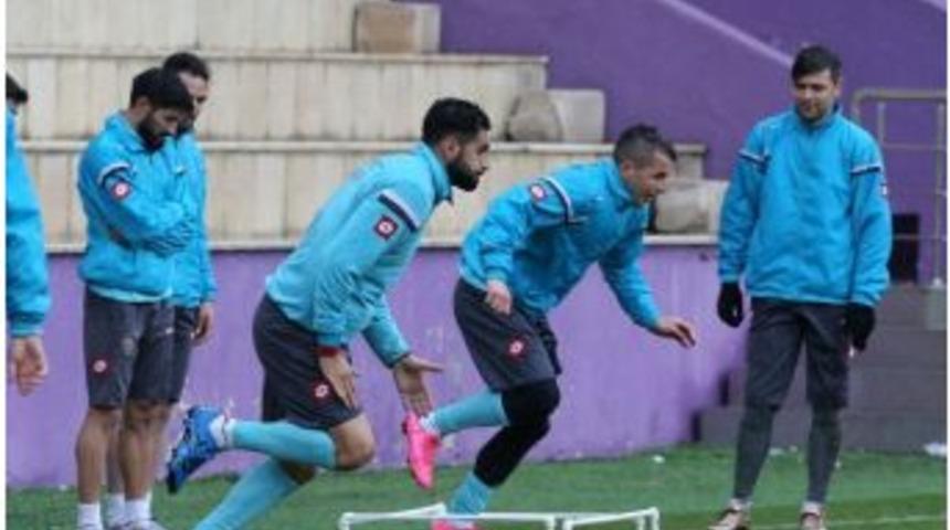 Osmanlıspor&rsquo;da Y&uuml;zler G&uuml;l&uuml;yor