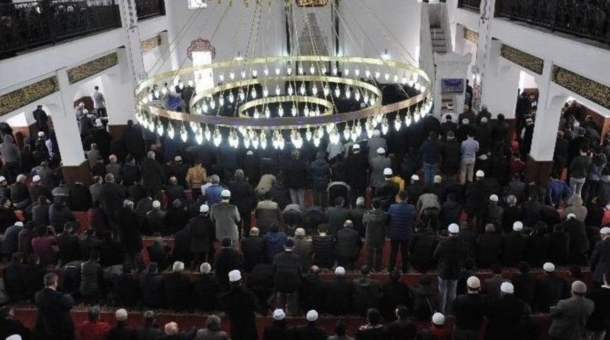 Aib&uuml;&rsquo;de 4 Bin 500 Kişilik Cami İbadete A&ccedil;ıldı