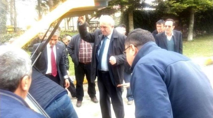 Minib&uuml;s&uuml;n Altında Kalan Yaşlı Adam Ağır Yaralandı