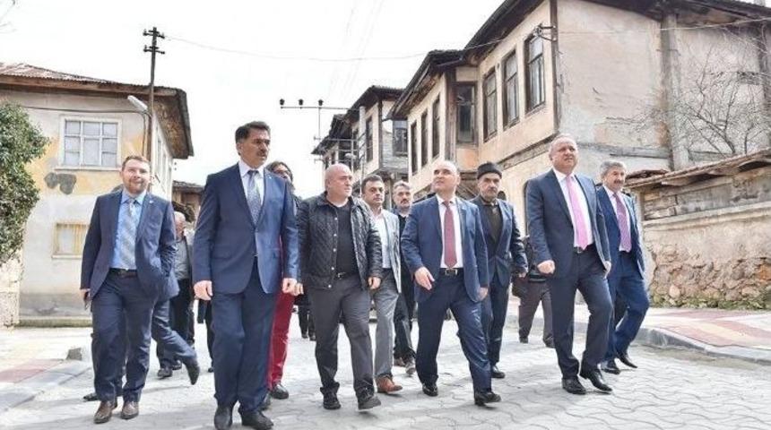 Anıtlar Kurulu, Nasrullah Meydanı Ve Bakırcılar &Ccedil;arşısı Projelerini Onayladı