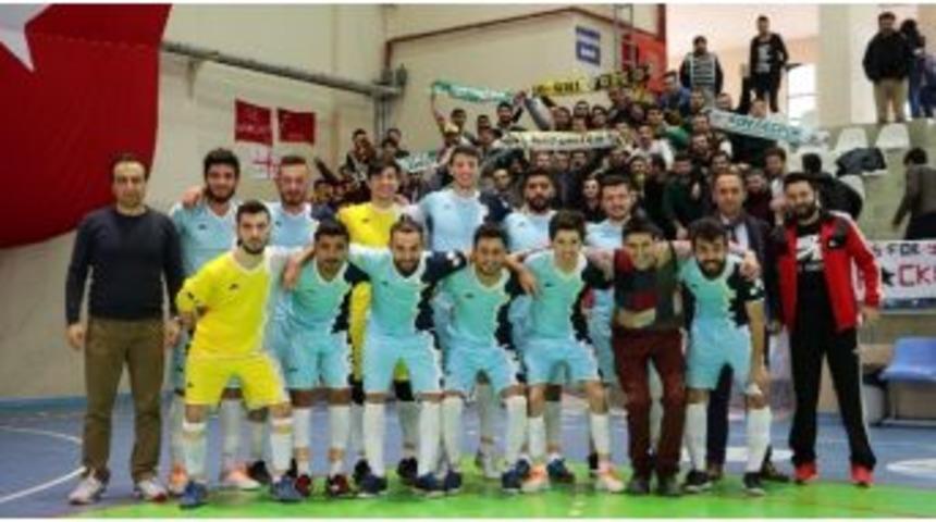 Kb&uuml; Futsal Takımı İkide İki Yaptı