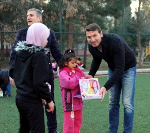 Gaziantep B.ş.b. Oyuncuları Çocuk Esirgeme Kurumuna Ziyaret