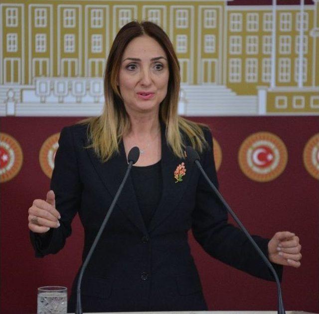 Aylin Nazlıaka: “yüreğim Yanıyor”