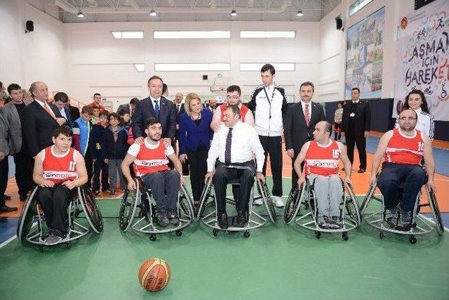 Bakan Eroğlu Engelli Öğrencilerle Bir Araya Geldi 1