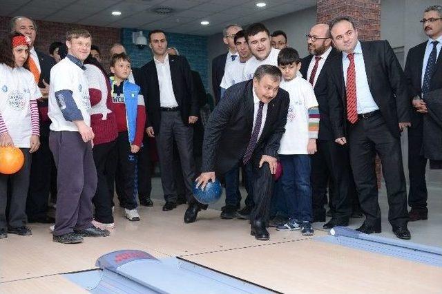 Bakan Eroğlu Engelli Öğrencilerle Bir Araya Geldi 3