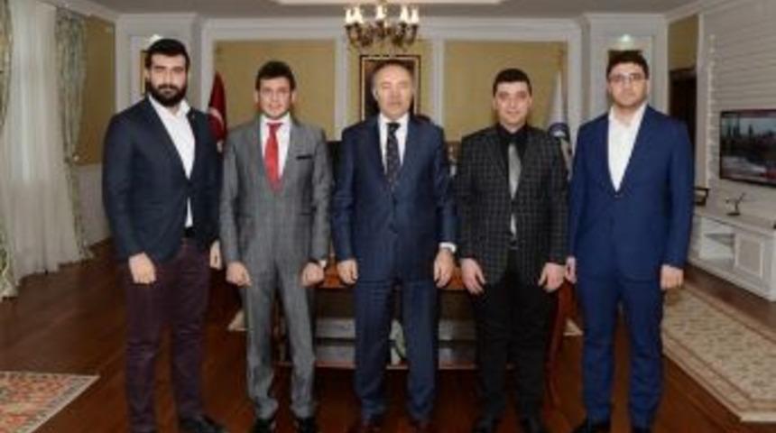 Vali Altıparmak, Gen&ccedil;lik Ve Demokrasi Platformu &Uuml;yelerini Kabul Etti