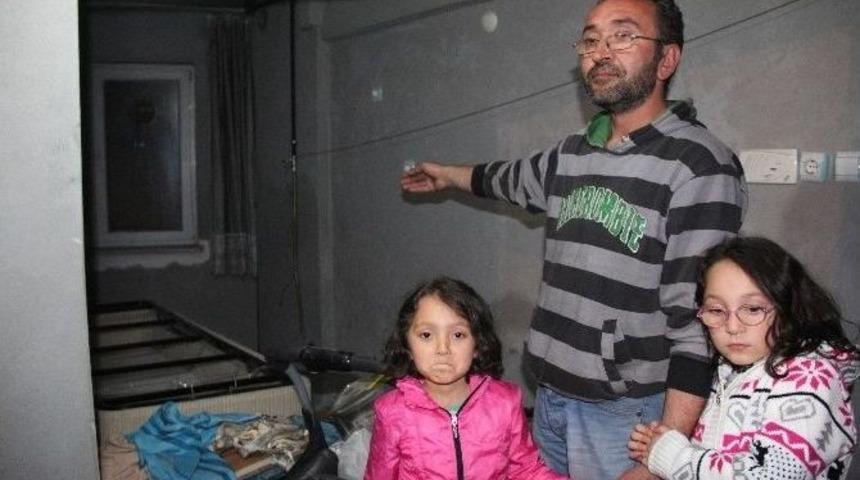 (&ouml;zel Haber) İki &Ccedil;ocuğuyla İnşaatta Yatıp Kalkıyor