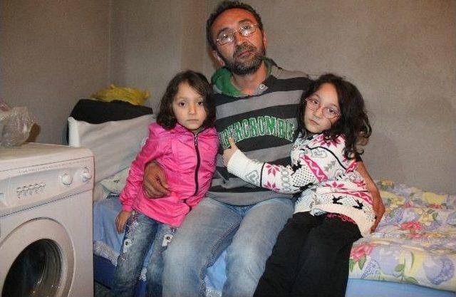 (&ouml;zel Haber) İki &Ccedil;ocuğuyla İnşaatta Yatıp Kalkıyor 1