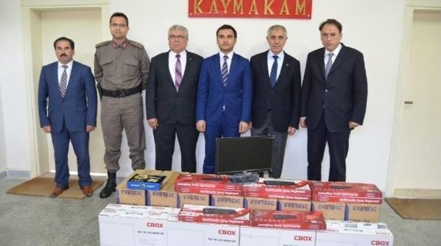 Selendi&rsquo;de Okullara Bilgisayar Desteği