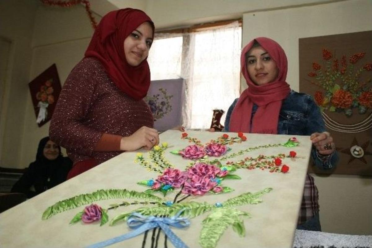 Yanı Başlarında Patlayan Bombalar Kadınları Hayata K&uuml;st&uuml;rmedi