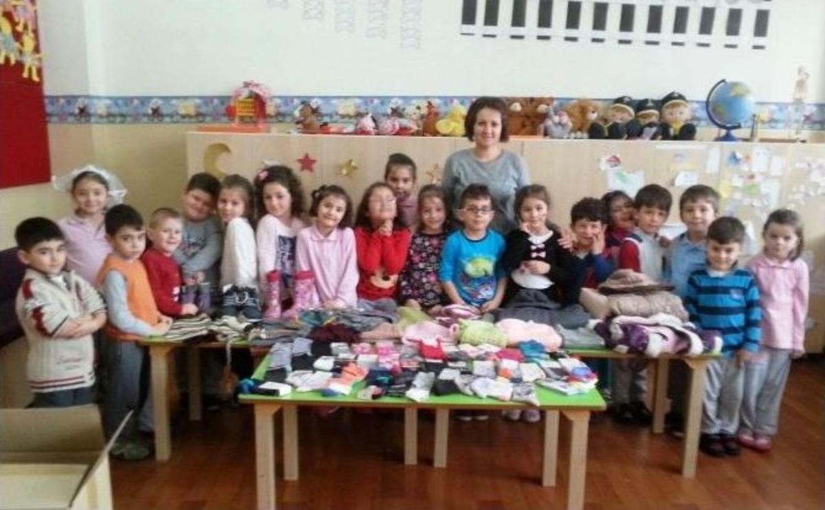 Sakaryalı Minikler, Ağrılı Kardeşlerine Kışlık Giyecek G&ouml;nderdi