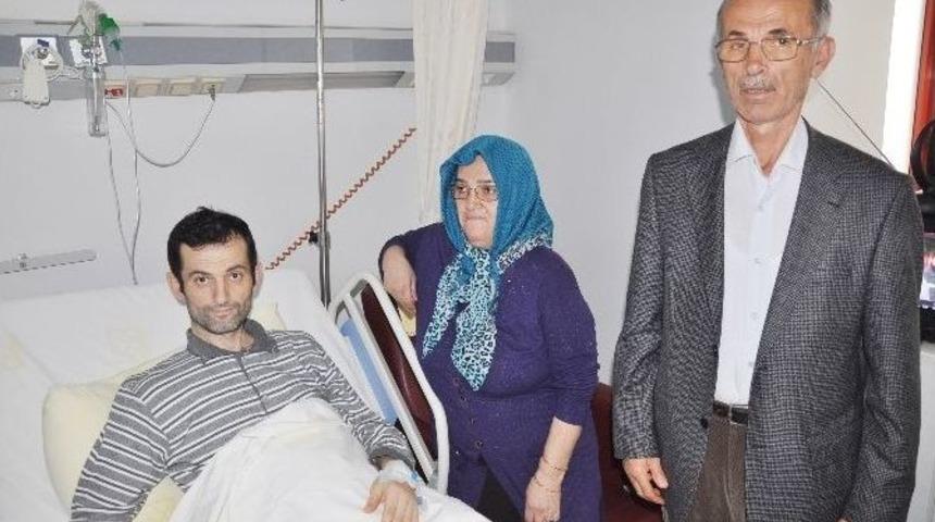 Y&uuml;r&uuml;rken Fenalaştı, O Sırada Yoldan Ge&ccedil;en Hemşirenin Suni Tenef&uuml;s&uuml;yle Hayata D&ouml;nd&uuml;