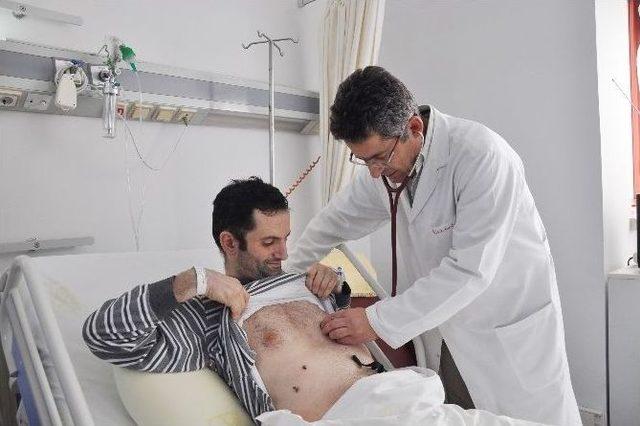 Yürürken Fenalaştı, O Sırada Yoldan Geçen Hemşirenin Suni Tenefüsüyle Hayata Döndü 1