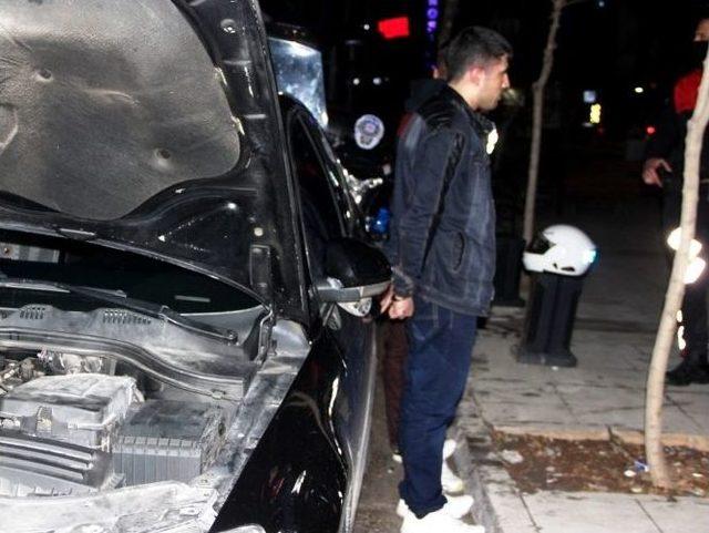 Dur İhtarına Uymayan S&uuml;r&uuml;c&uuml; Yunus Polislerine &Ccedil;arptı: 2 Polis Yaralı 2