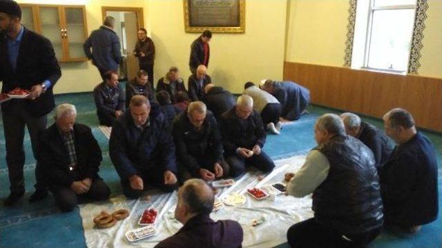 Camilerde Sabah Namazından Sonra Kahvaltı İkramı