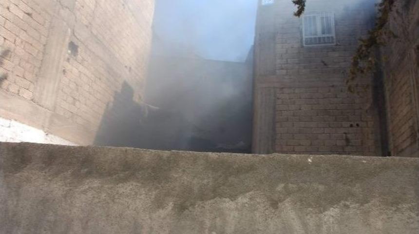 Y&uuml;kselen Dumanlar Paniğe Neden Oldu