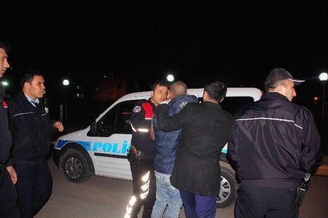 D&uuml;ğ&uuml;nde Kavga: 4 Yaralı 2