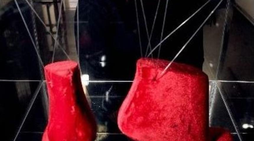 &ldquo;kırmızı&rdquo; İle Farkındalık Ve Y&uuml;zleşme