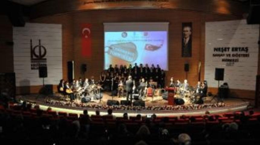 Ke&ccedil;i&ouml;ren &Ccedil;anakkale T&uuml;rk&uuml;leri İle Zaferi Andı