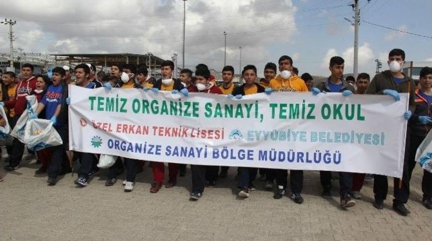 Eyy&uuml;biyeli &Ouml;ğrencilerden &Ouml;rnek Davranış