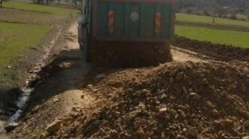 Demirci&rsquo;nin Yollarına Malzemeli Bakım