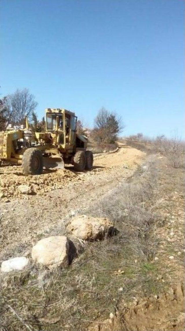 Demirci&rsquo;nin Yollarına Malzemeli Bakım 1