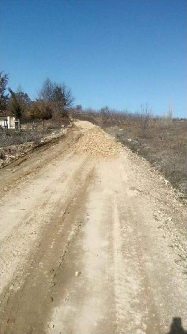 Demirci&rsquo;nin Yollarına Malzemeli Bakım 2