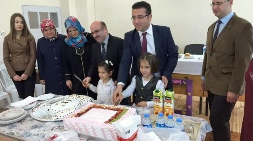 Kaymakam Okuma Pastası Kesti