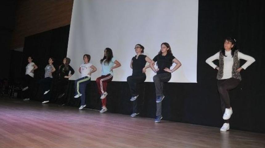 ’kuruluştan Kurtuluşa Halk Oyunları Topluluğu’ Kadınlar Günü’ne Hazırlanıyor