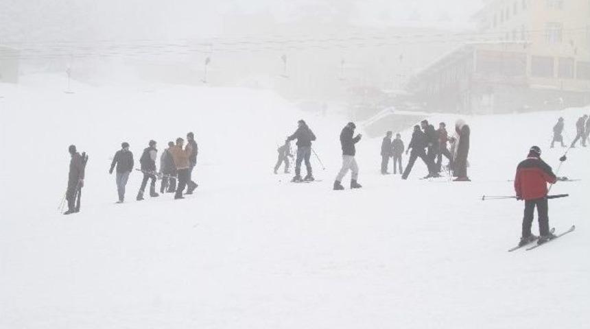 Uludağ’a Mart Karı Yağdı, Pistler Doldu Taştı