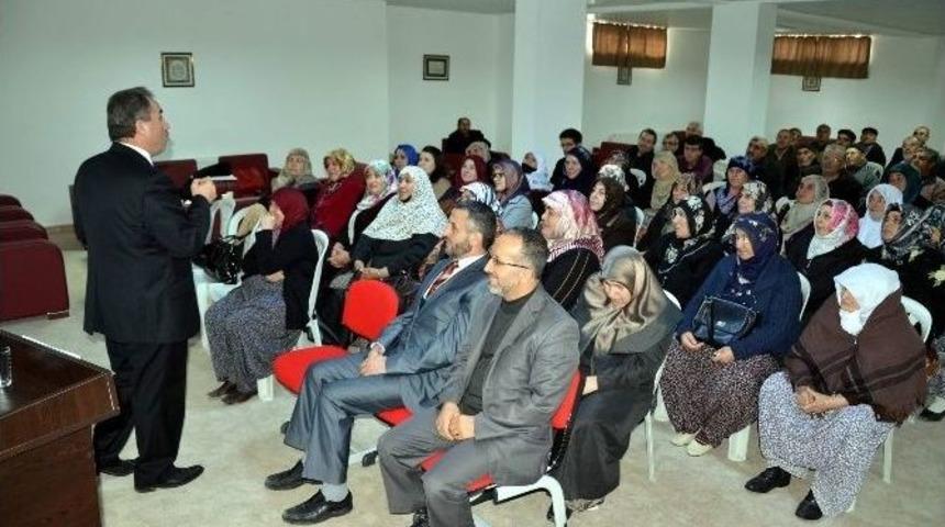 Umreci Adaylarını Bilgilendirme Seminerleri D&uuml;zenlendi