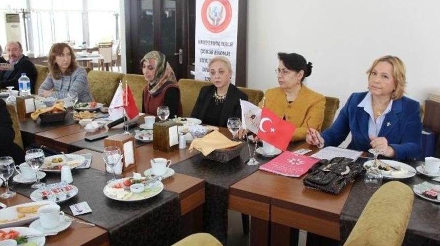 Kadınlar G&uuml;n&uuml; Bilimsel At&ouml;lye &Ccedil;alışması Sonu&ccedil;landı