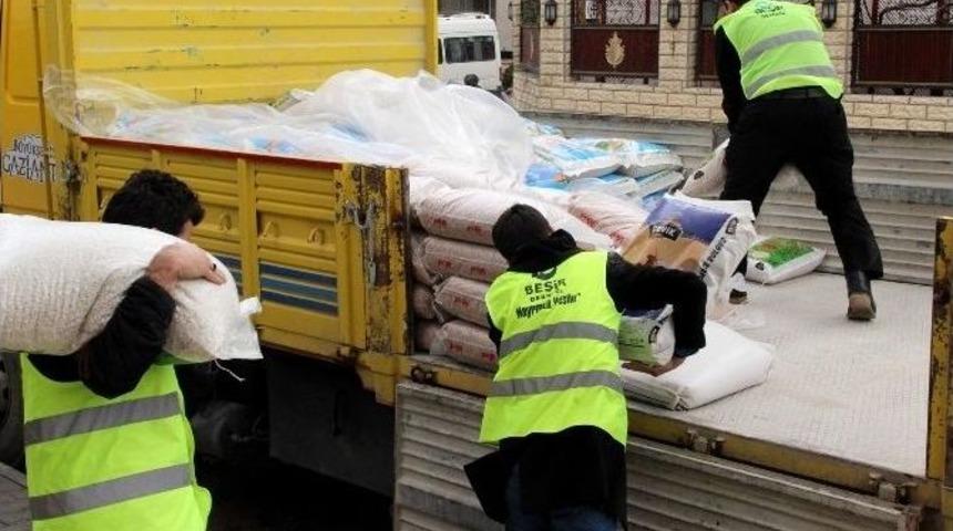 Sınırdaki T&uuml;rkmenlere 10 Ton Gıda Yardımı