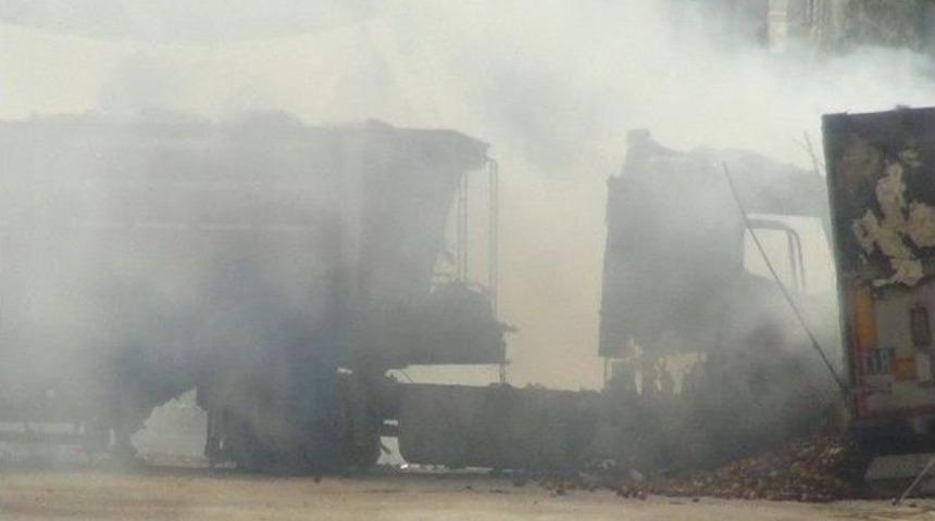 Nusaybin&rsquo;de Bir Tır&rsquo;ı Ateşe Veren Ter&ouml;ristler Polise Saldırdı