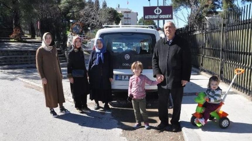 (&ouml;zel Haber) Başları Kapalı Diye Emekli Astsubayın Ailesini İzmir&rsquo;de Orduevine Almadılar