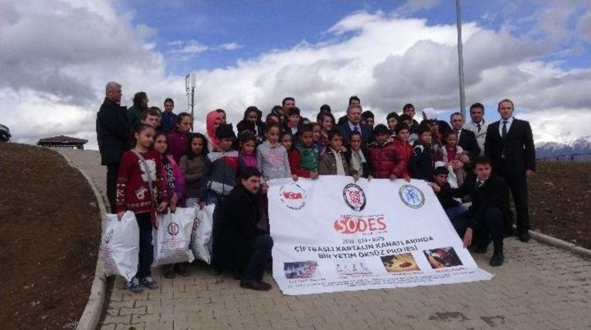 Vali Kahraman&rsquo;ın Talimatıyla 40 Yetim Ve &Ouml;ks&uuml;z &Ccedil;ocuk Sevindirildi