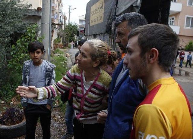 Antalya’da Çıkan Yangında Tek Katlı Ev Kül Oldu