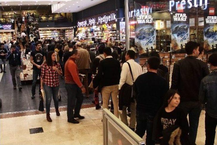 Adana’da Orhan Pamuk’a Büyük İlgi G2