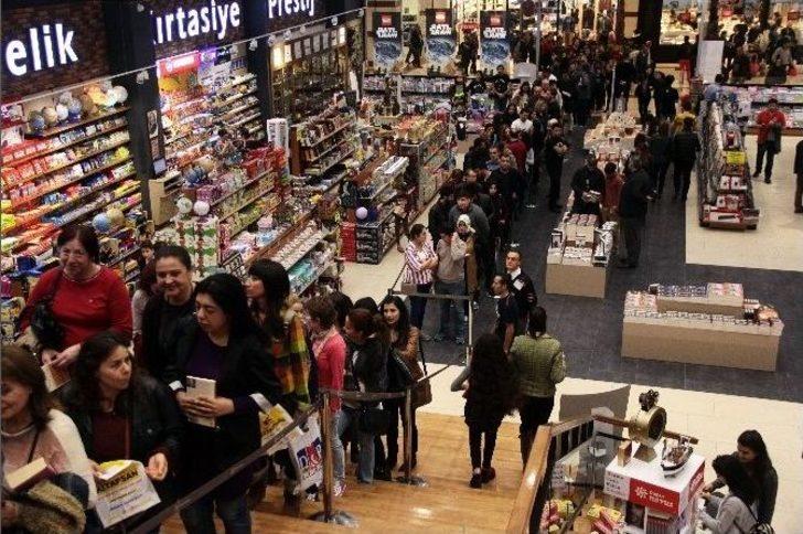 Adana’da Orhan Pamuk’a Büyük İlgi G4