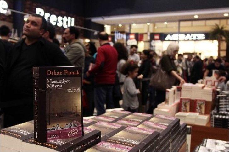 Adana’da Orhan Pamuk’a Büyük İlgi G5